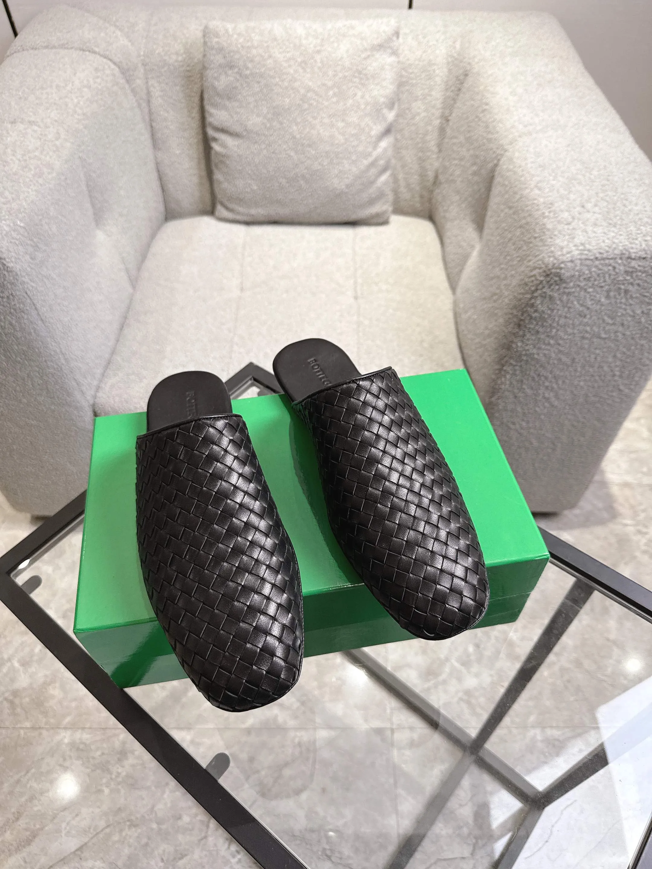 [BV] Top P: 720💰Size for couples: 35-44 (40.41 for women, 38 for men, 45.46.47, custom-made and non-returnable) Bottega Veneta 2025 Autumn counter synchronized genuine leather outsole classic woven half-drag couple model Bottega Veneta square-toe flat shoes, imported mixed sheepskin, imported sheep! Leather outsole! [Rose][Rose]! Purely hand-woven and operated, the original board is reproduced one-to-one! quality assurance!